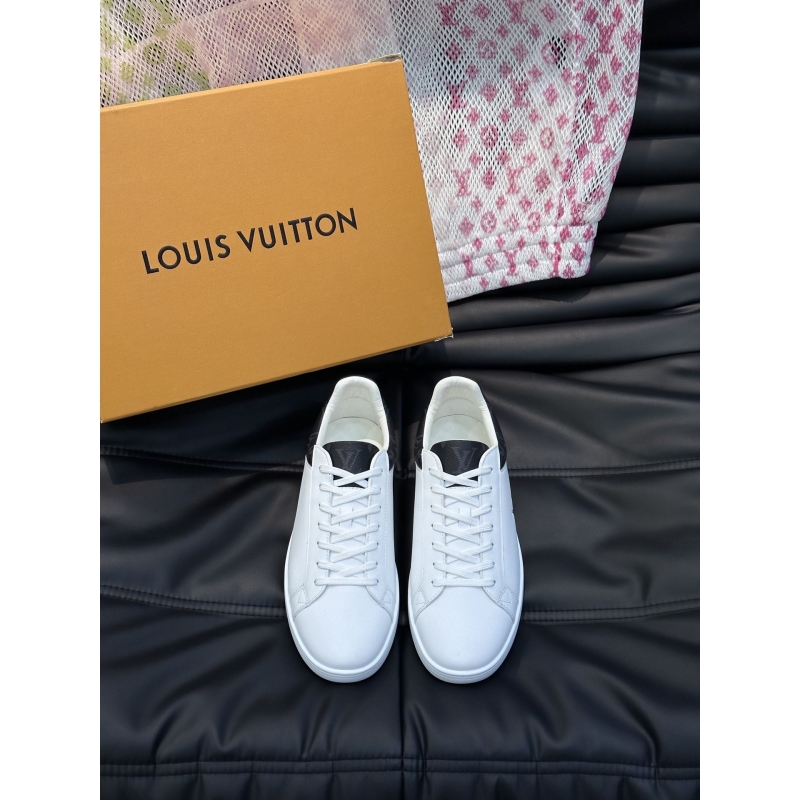 l**is V*t*n sneakers